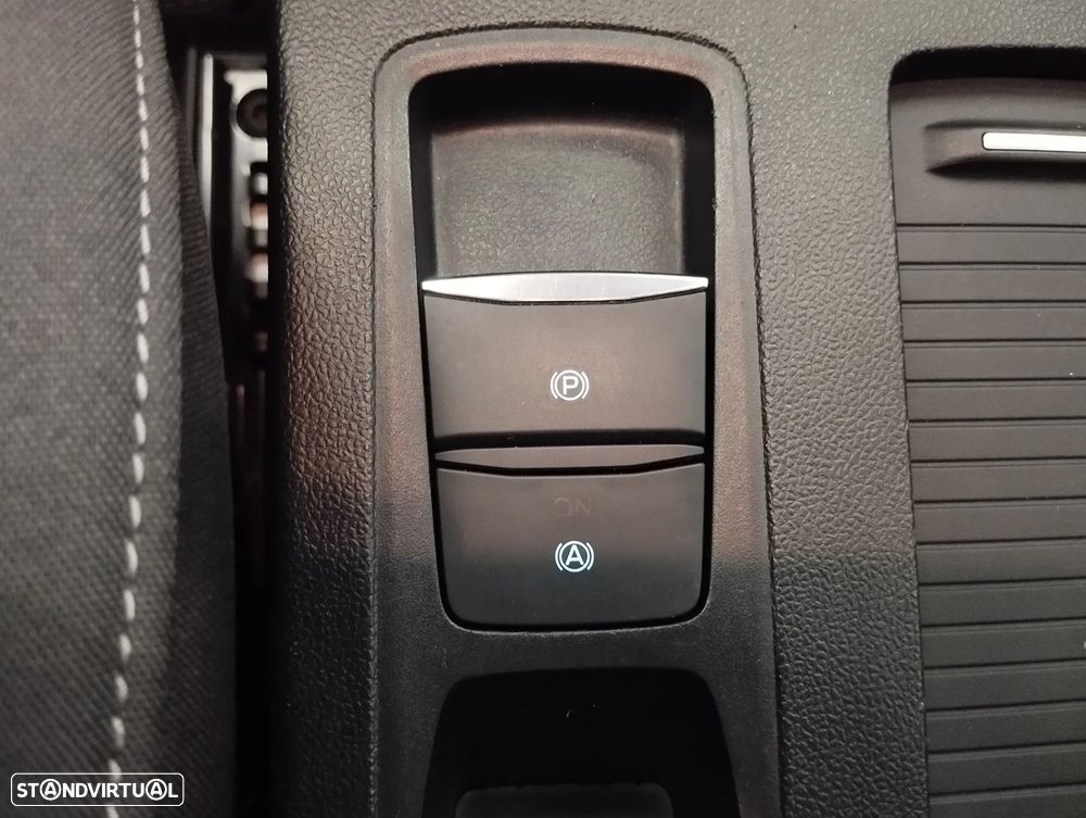 Ford Focus 1.0 EcoBoost Business - 32