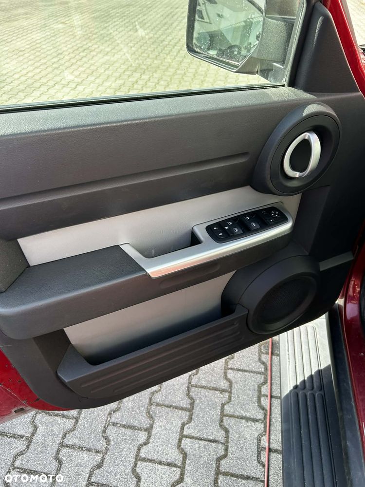 Dodge Nitro 2.8 CRD SE - 26