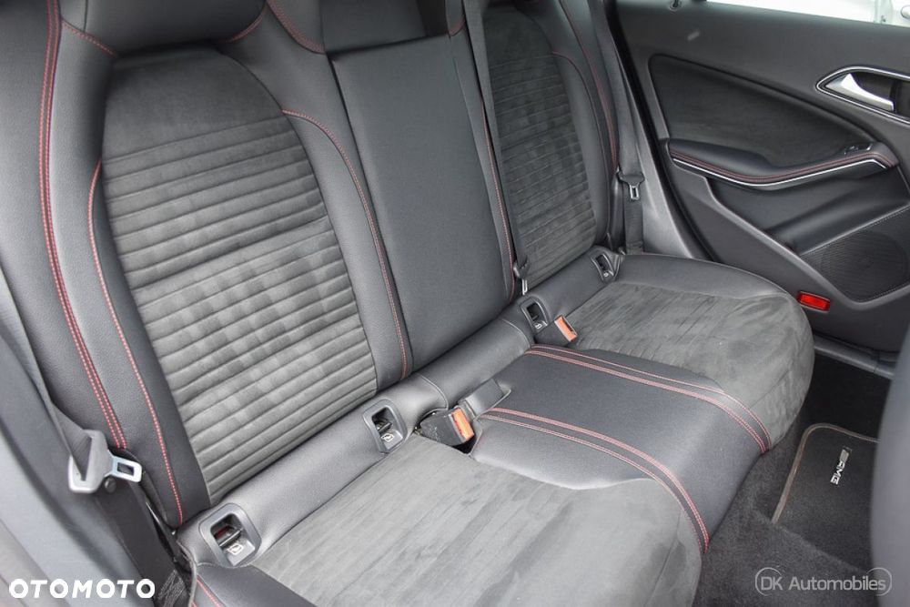 Mercedes-Benz CLA 220 4-Matic AMG Line - 35