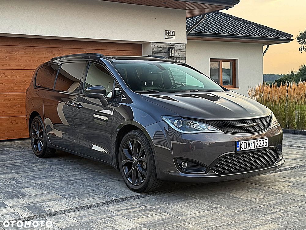Chrysler Pacifica - 28