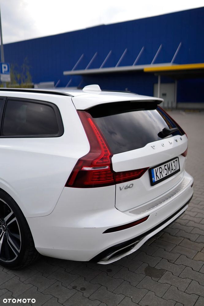 Volvo V60 D4 AWD R-Design - 10