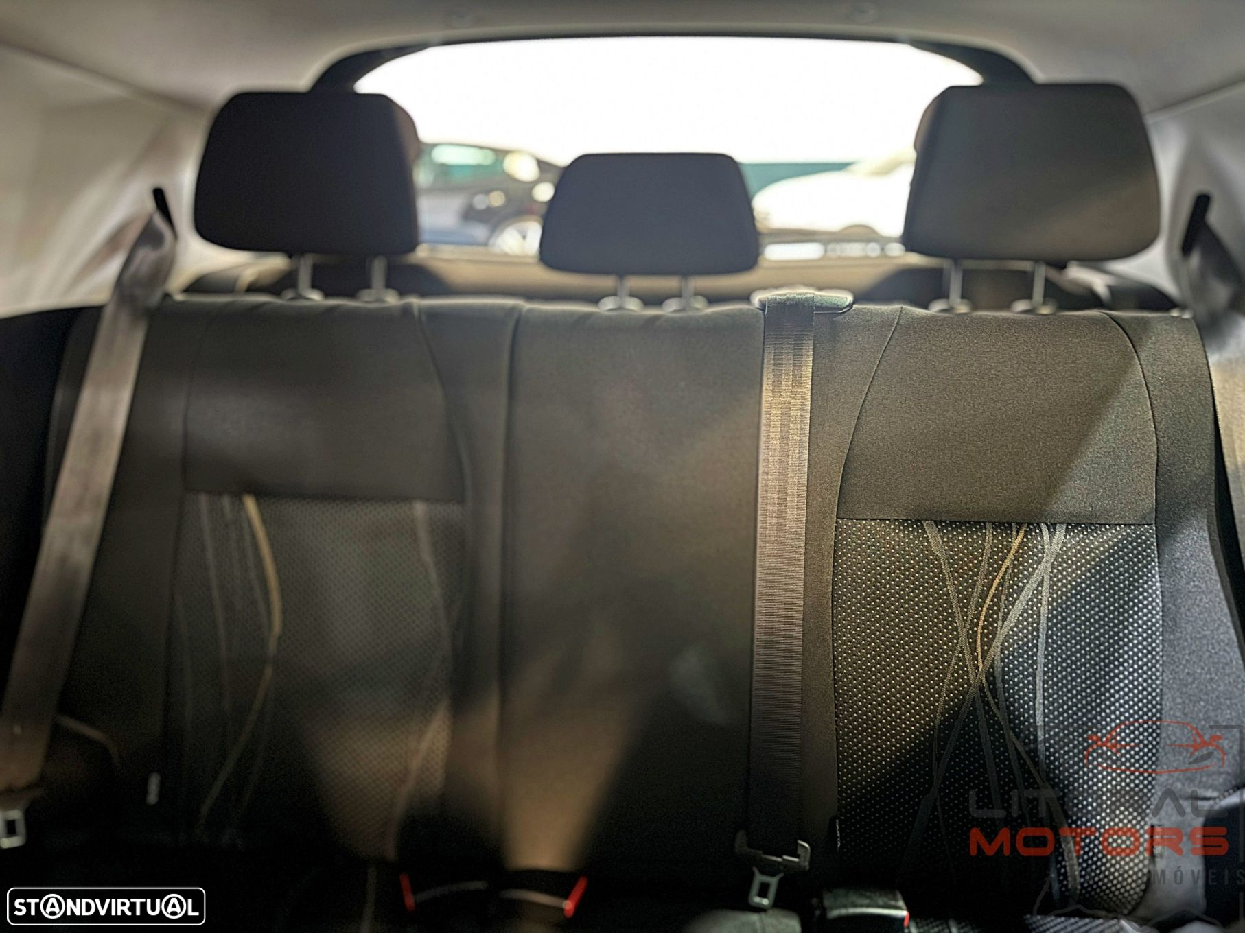 Peugeot 208 1.2 VTi SE Style - 31