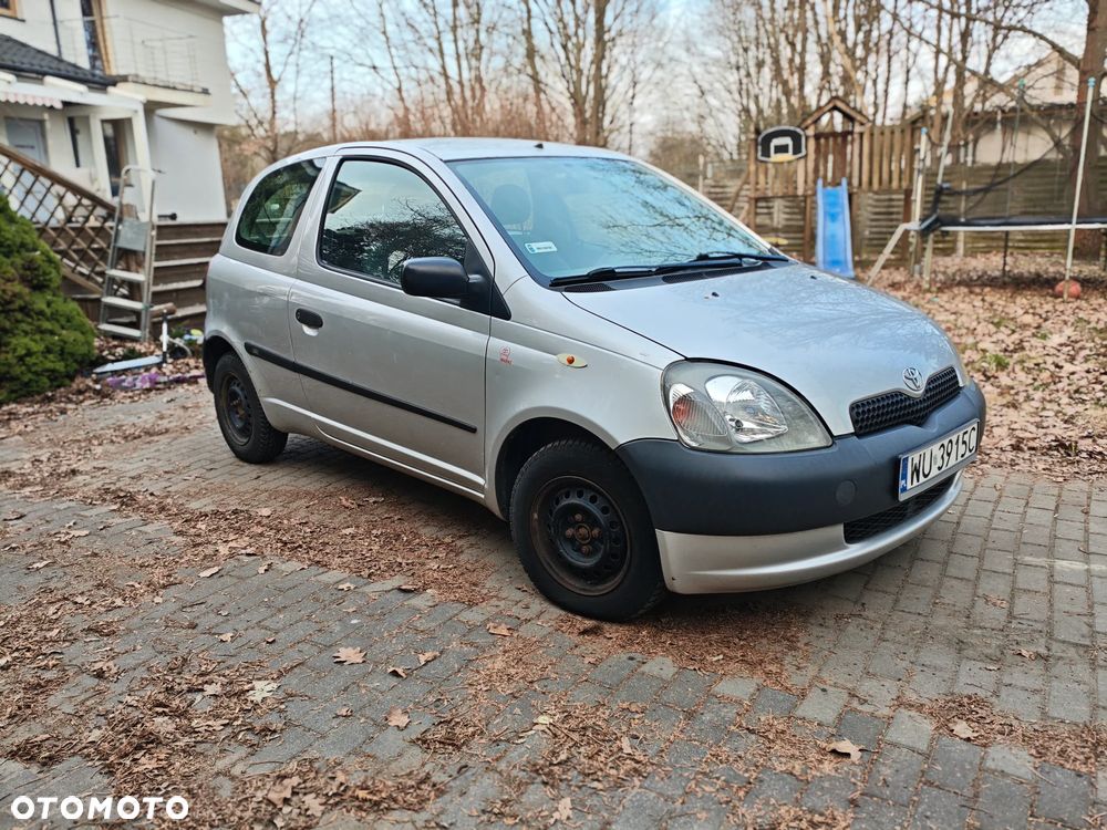 Toyota Yaris 1.0 Base - 1