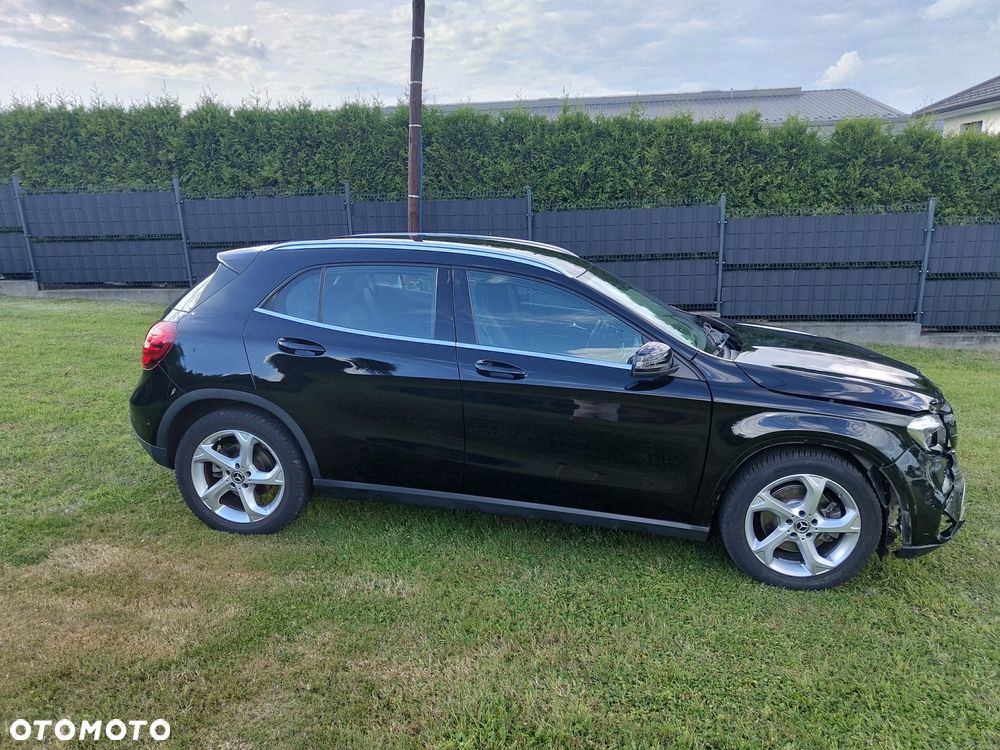 Mercedes-Benz GLA 250 7G-DCT Peak Edition - 13