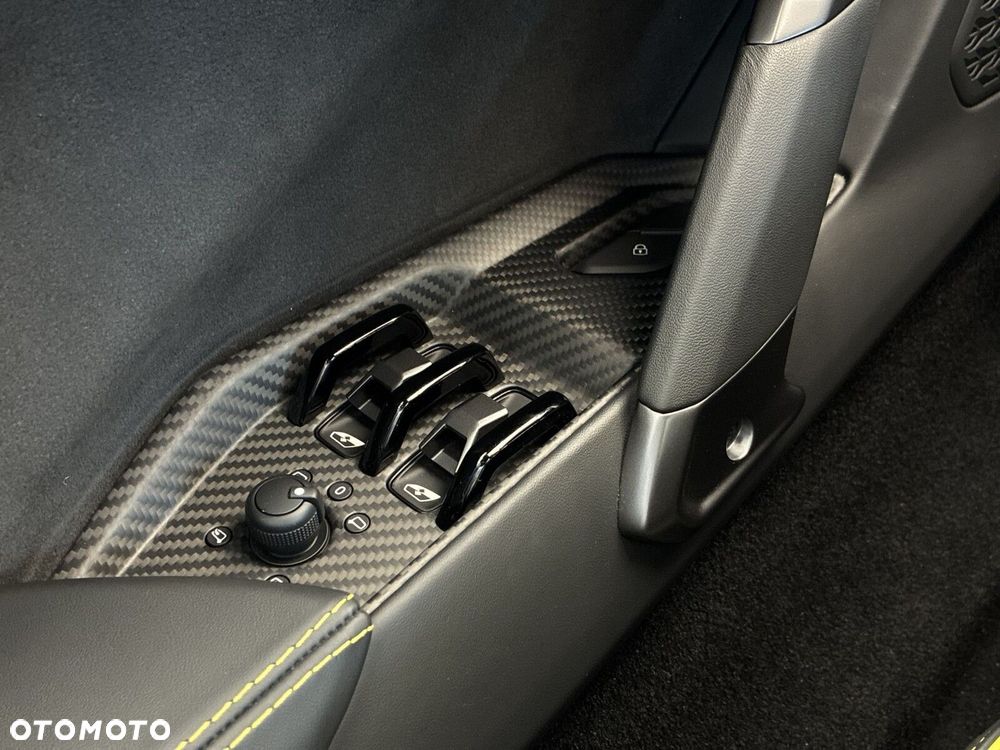 Lamborghini Revuelto - 17