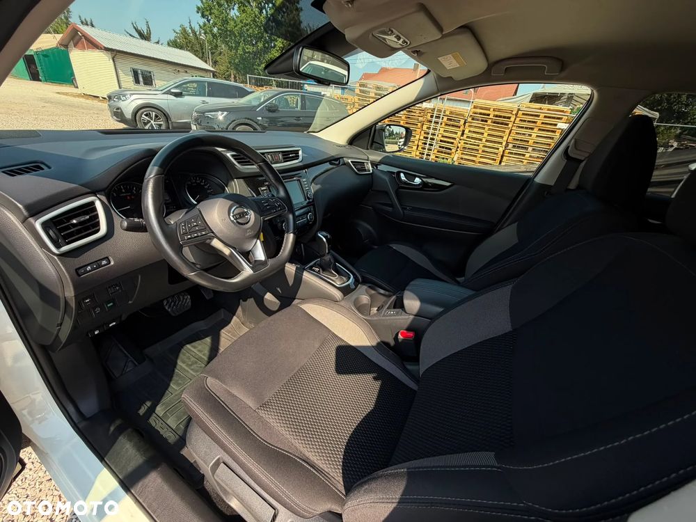 Nissan Qashqai 1.3 DIG-T N-Connecta DCT - 26