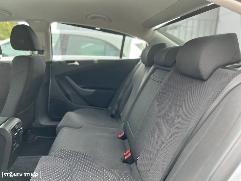 VW Passat 2.0 TDI Trendline Pack - 19