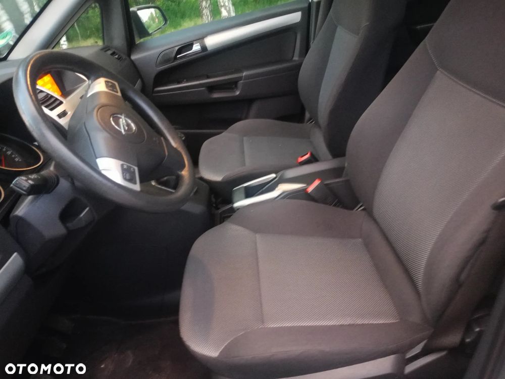 Opel Astra 1.6 150 Jahre - 7