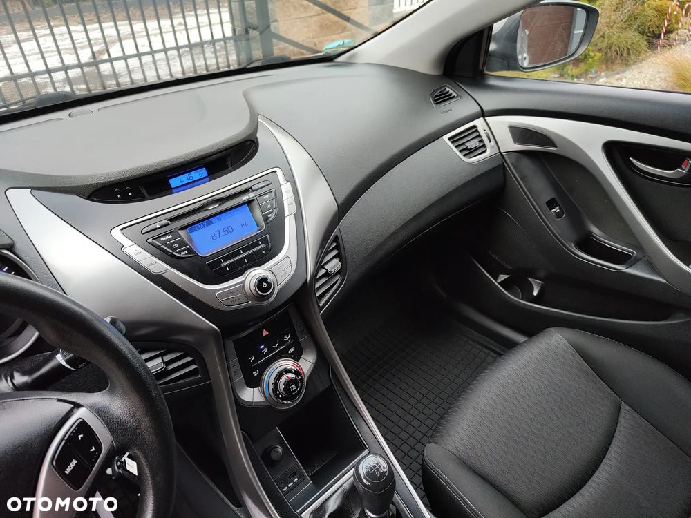 Hyundai Elantra 1.6 Comfort - 19