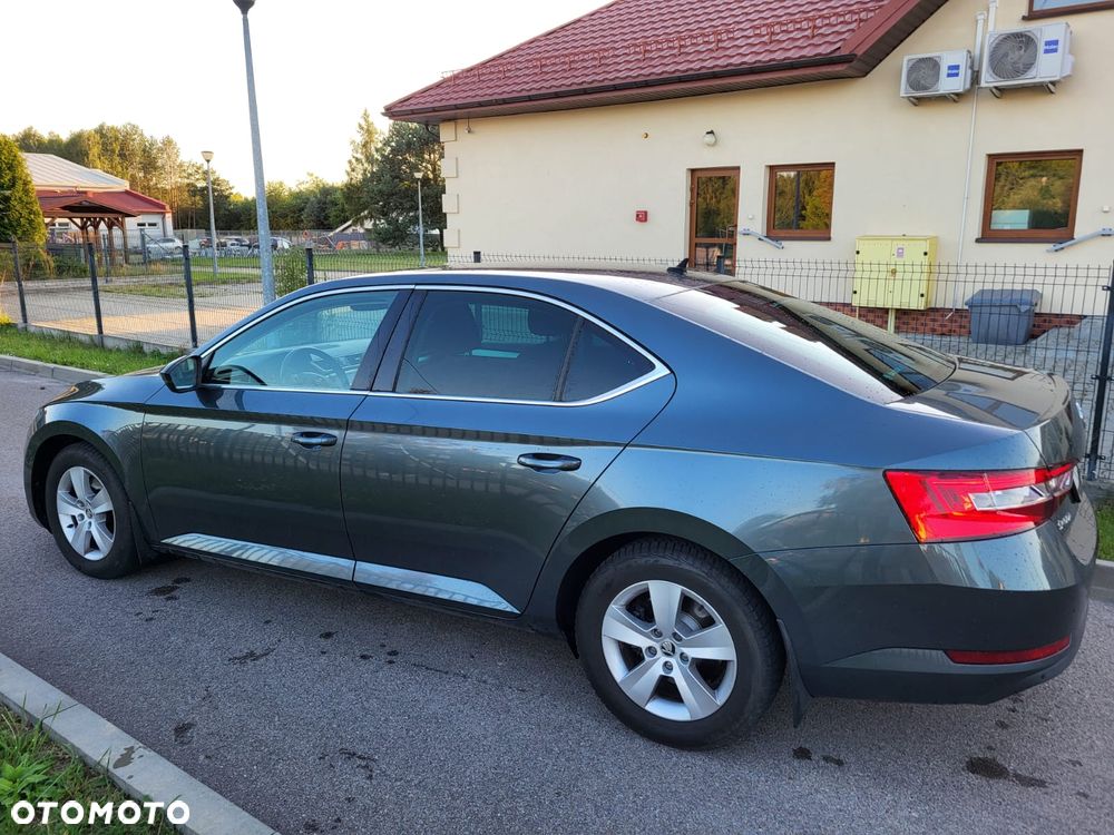 Skoda Superb 2.0 TDI Ambition DSG - 9