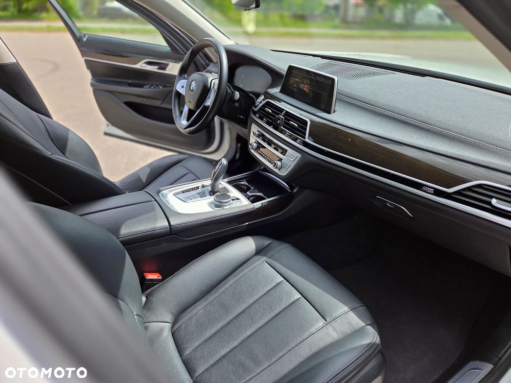 BMW Seria 7 730Ld mHEV - 16
