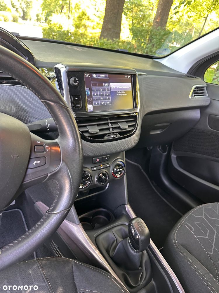 Peugeot 2008 1.2 Pure Tech Active S&S - 21