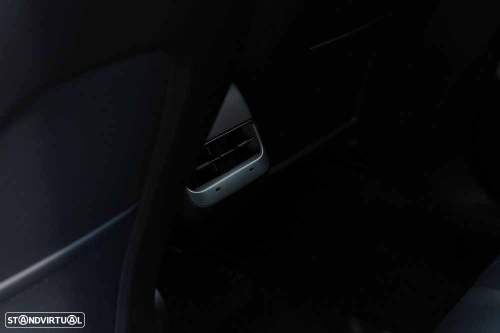 Tesla Model Y Long Range Tração Integral - 21