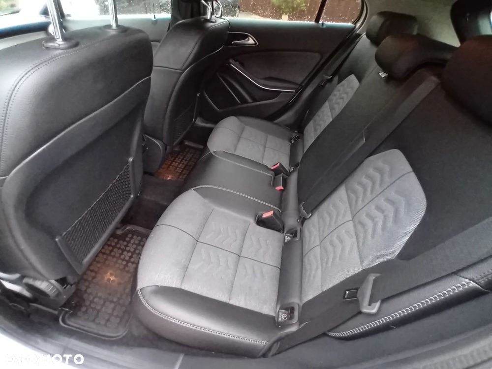 Mercedes-Benz GLA 200 7G-DCT Urban - 22