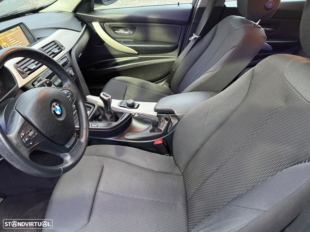 BMW 318 d Touring - 10