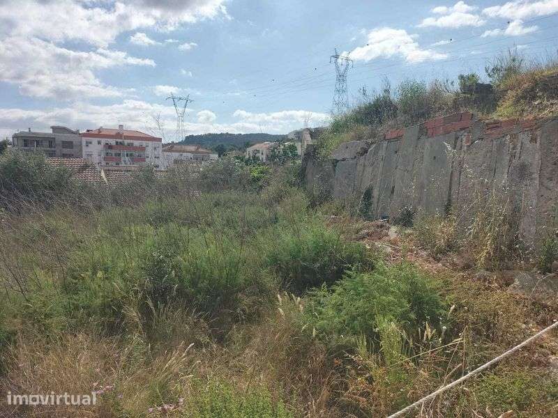 Terreno urbano com projeto para prédio de 4 frações em Alverca - Grande imagem: 2/10