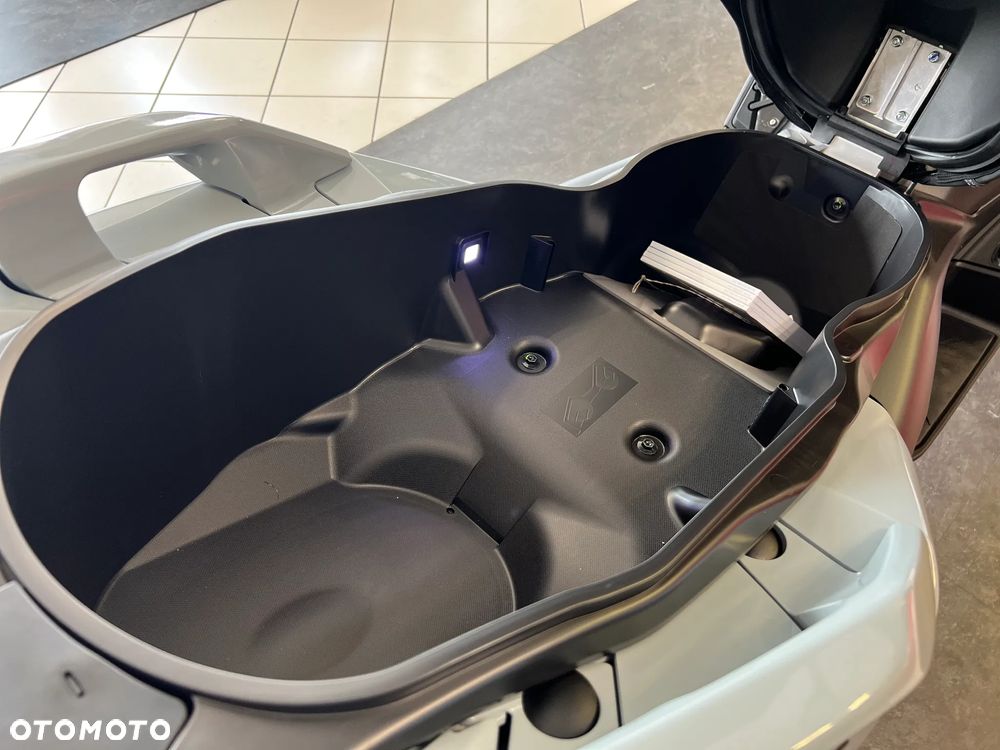 Yamaha X-max - 17