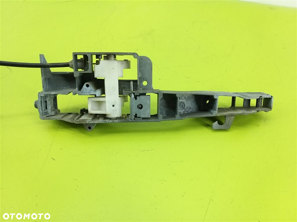 Zamek drzwi przód lewy Peugeot 407  2.2B  96481386 2004-2011 - 2
