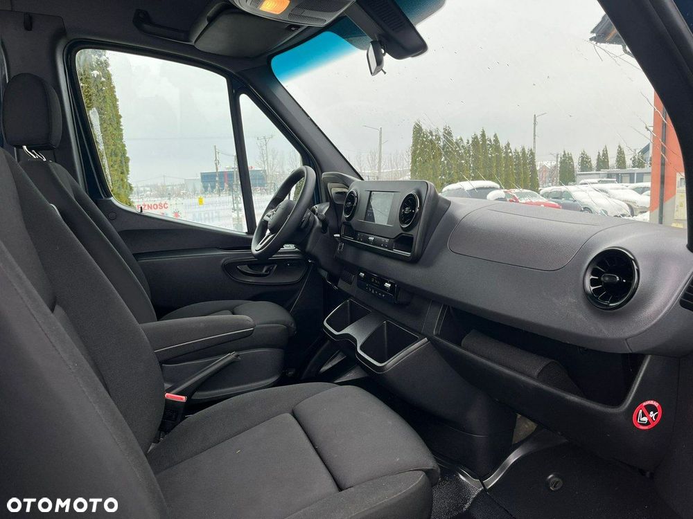Mercedes-Benz Sprinter - 14