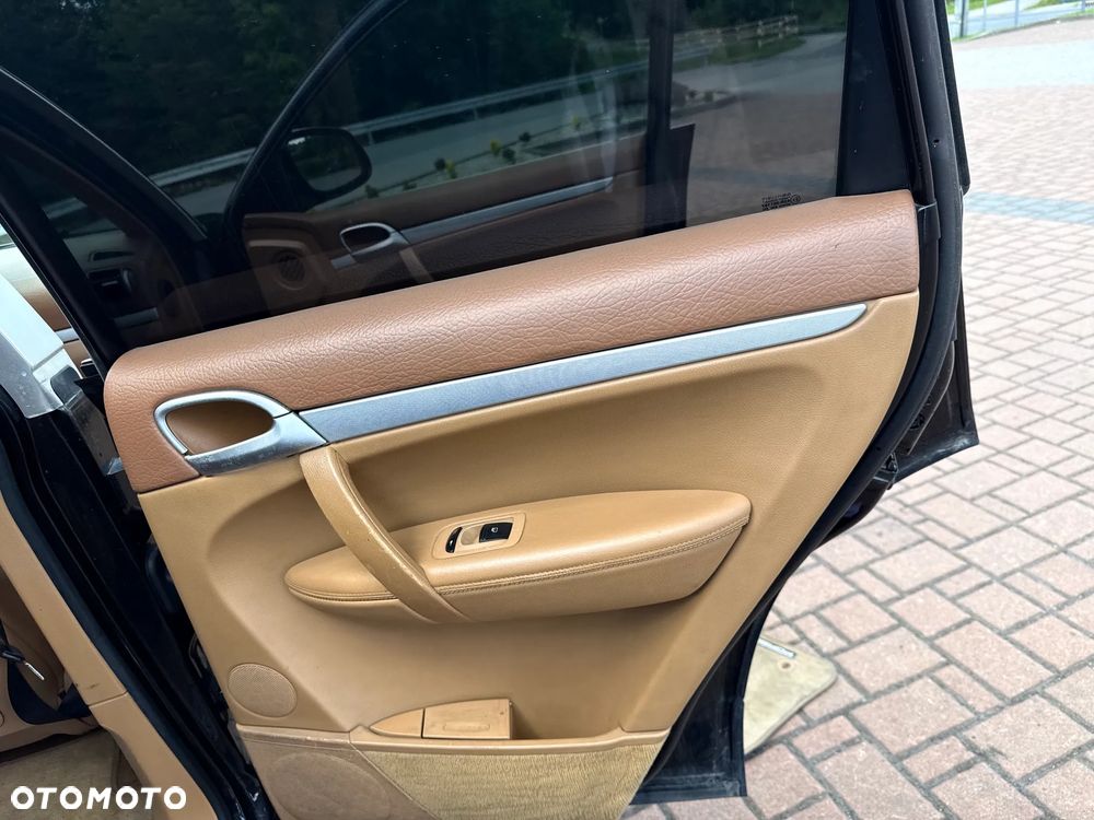 Porsche Cayenne - 15