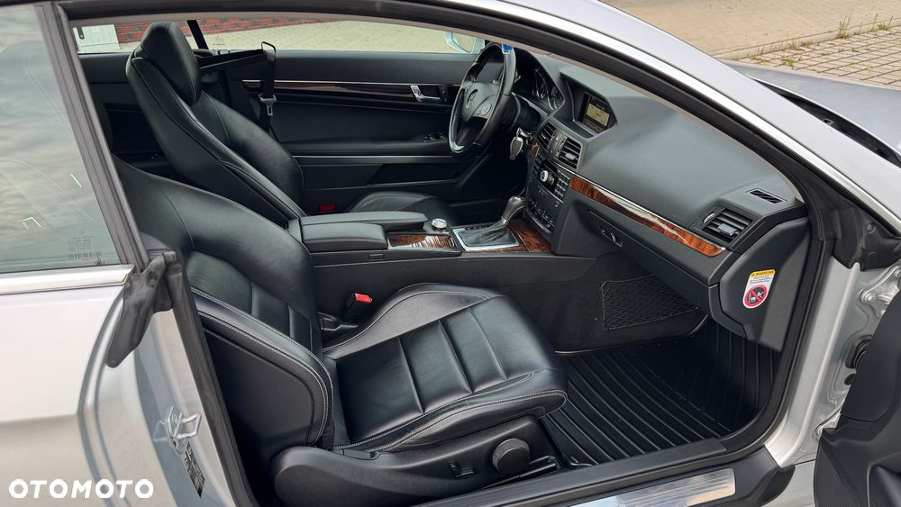 Mercedes-Benz Klasa E 250 CGI BlueEffICIENCY - 32