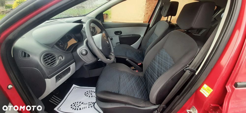 Renault Clio - 25