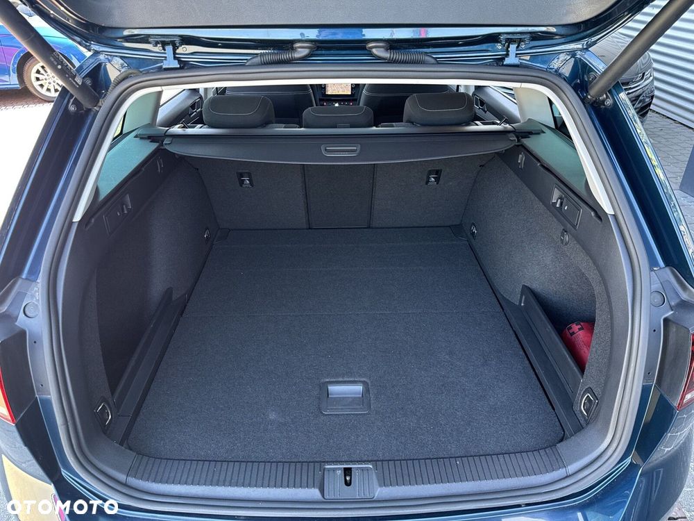 Volkswagen Passat Variant 2.0 TDI SCR Business DSG - 32