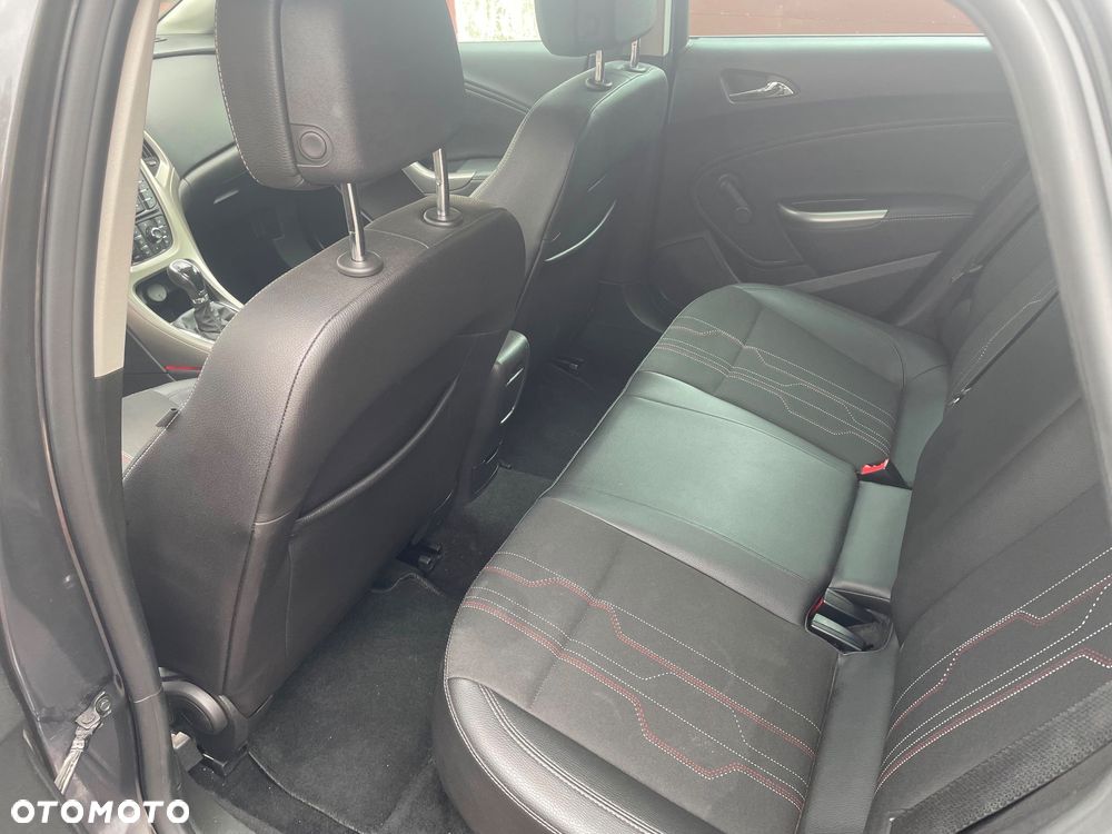Opel Astra 1.4 150 Jahre - 9