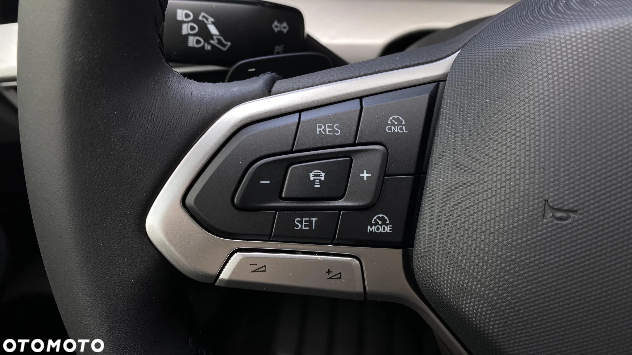 Volkswagen Golf - 10