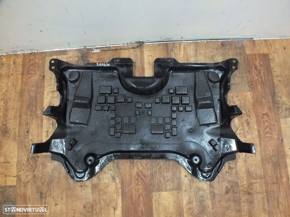 Resguardo inferior do motor Mercdes Classe C W204 - 1