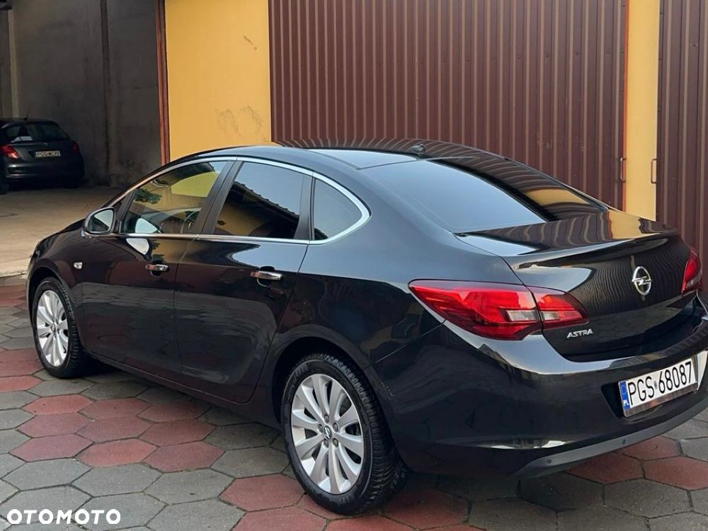 Opel Astra 1.6 Automatik Exklusiv - 2