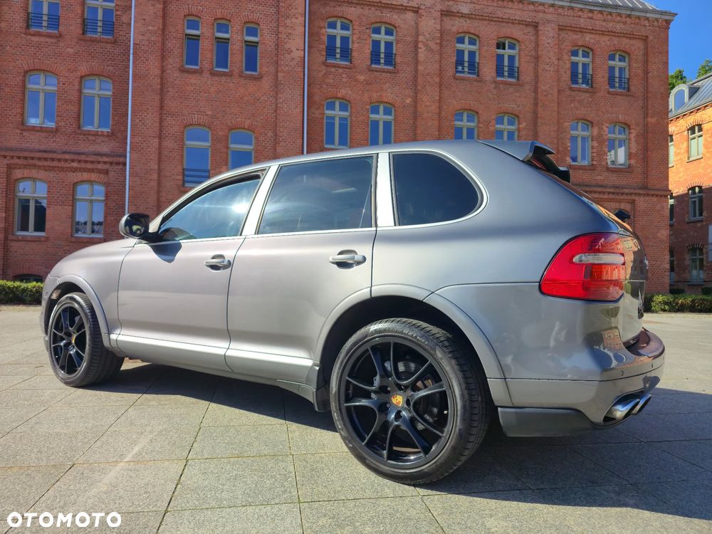 Porsche Cayenne - 1