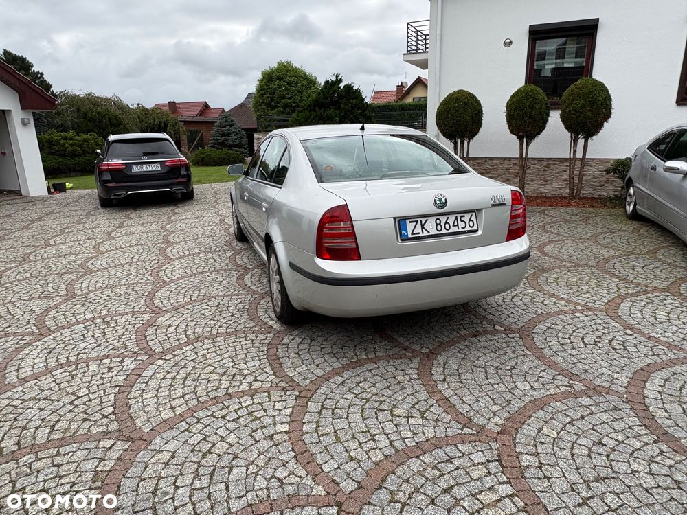 Skoda Superb 1.8 Turbo Elegance - 9
