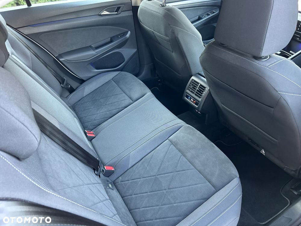 Volkswagen Golf - 22