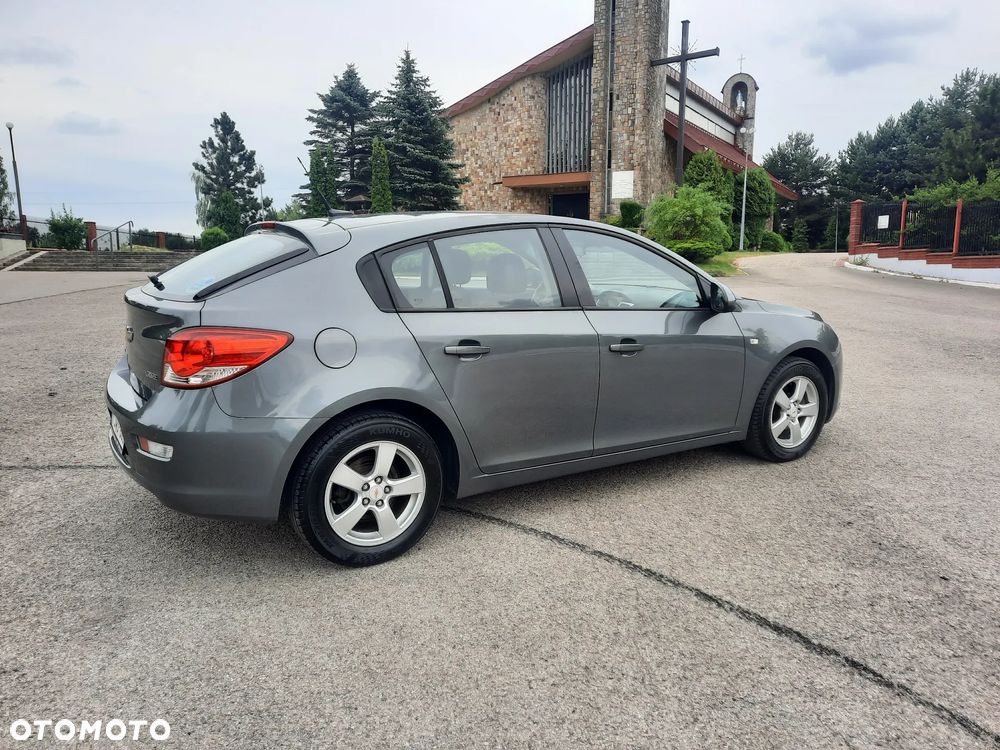 Chevrolet Cruze 1.6 LS+ - 15