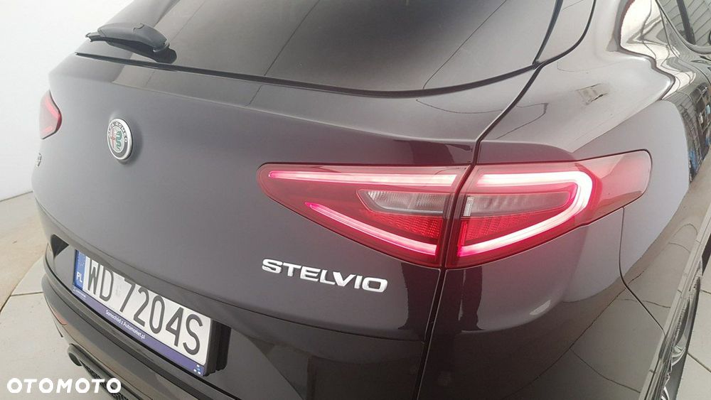 Alfa Romeo Stelvio - 12