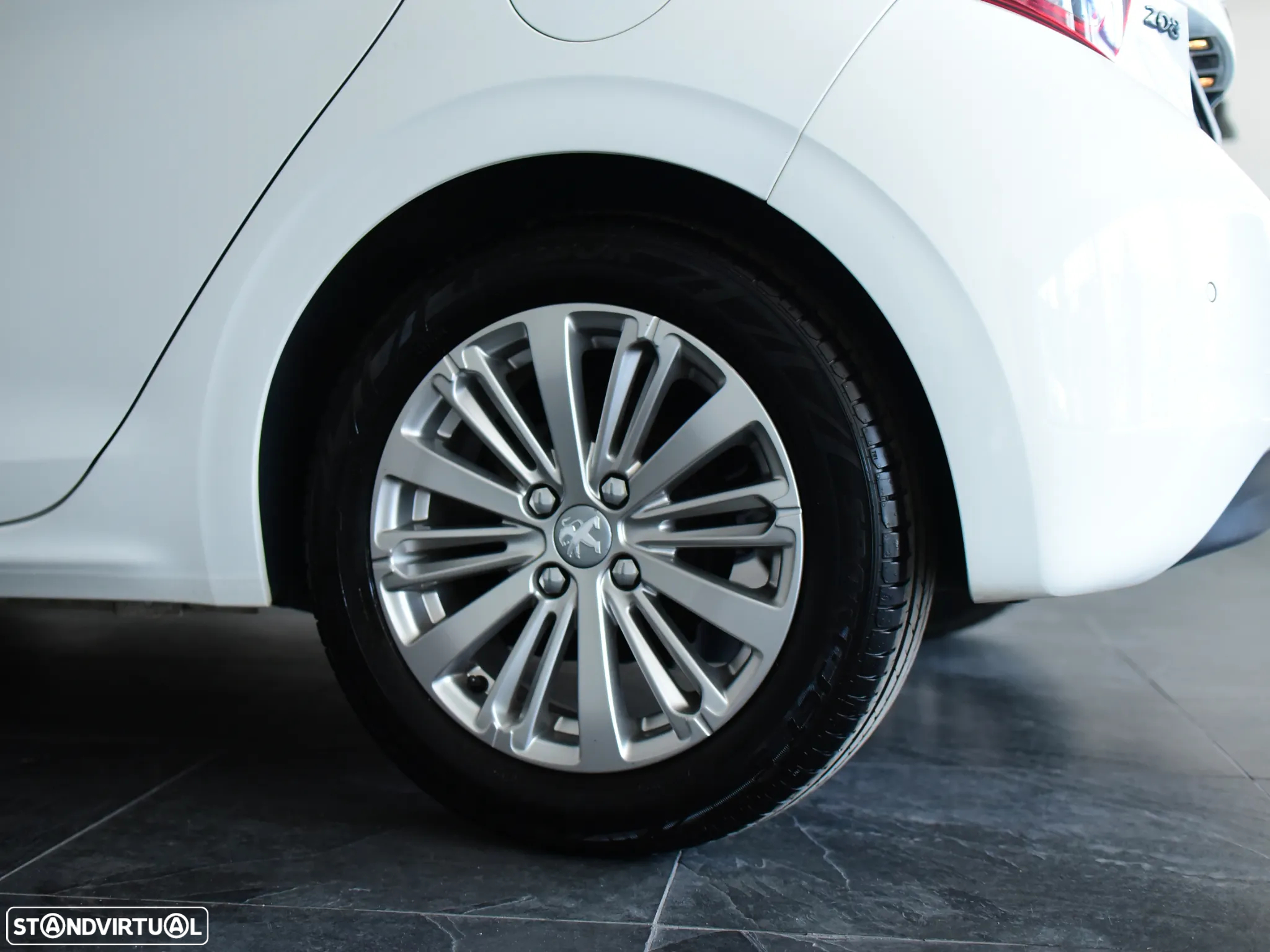 Peugeot 208 1.2 PureTech Style - 33