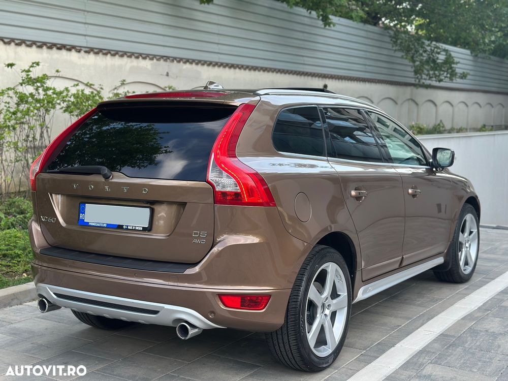 Volvo XC 60 D5AWD R-Design - 4