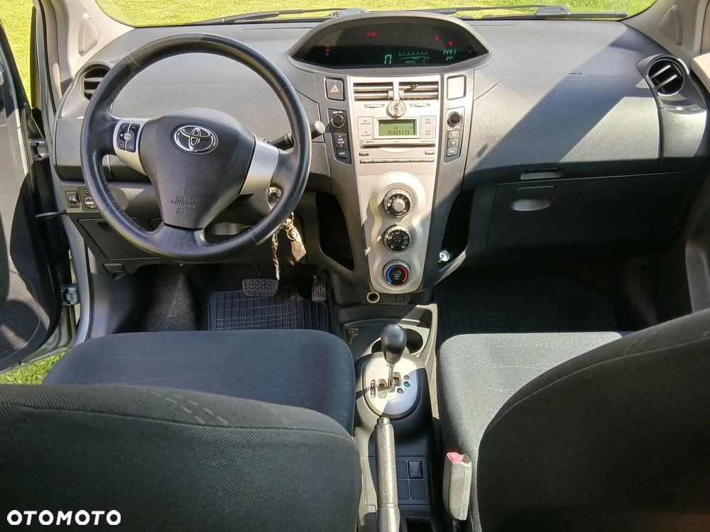 Toyota Yaris 1.3 Sol - 14