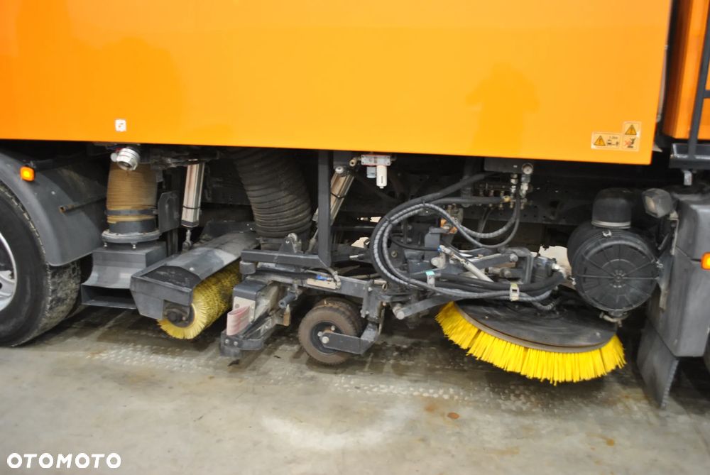 MAN TGM 18.240 Zamiatarka BEAM 8000 Szczotki L/R Karcher 2 Silniki - 6