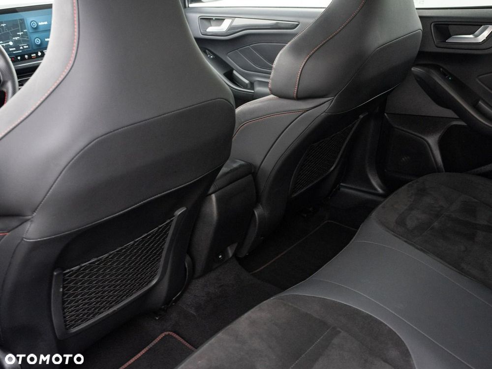 Ford Focus 2.3 EcoBoost ST X - 23