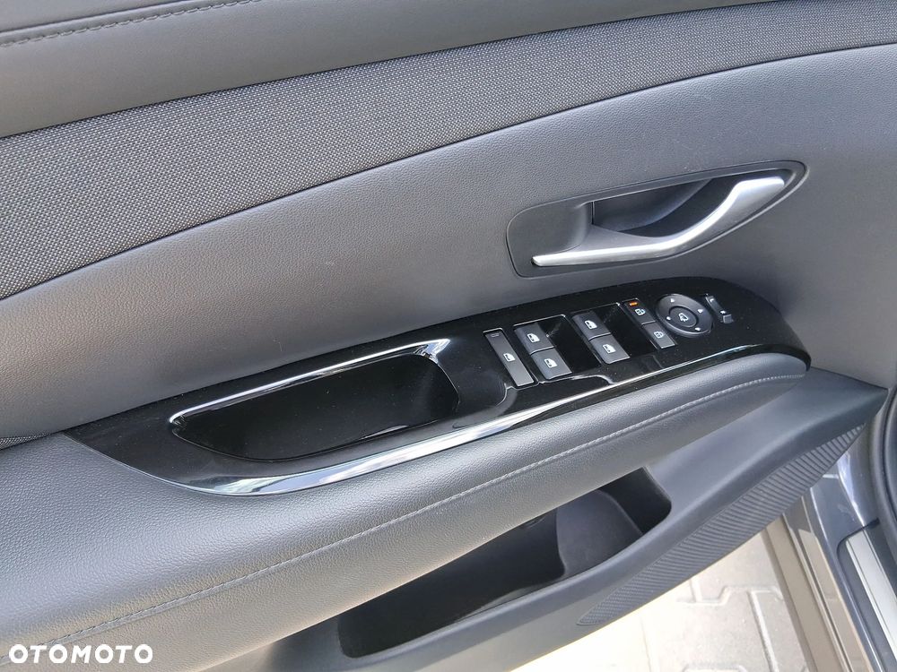 Hyundai Tucson 1.6 T-GDi HEV Executive 2WD - 17