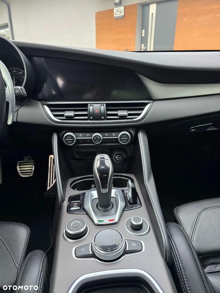 Alfa Romeo Giulia 2.0 Turbo 16V AT8 Veloce - 31