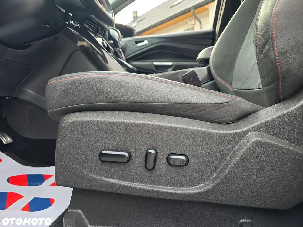 Ford Kuga 2.0 TDCi 4x4 ST-Line - 23