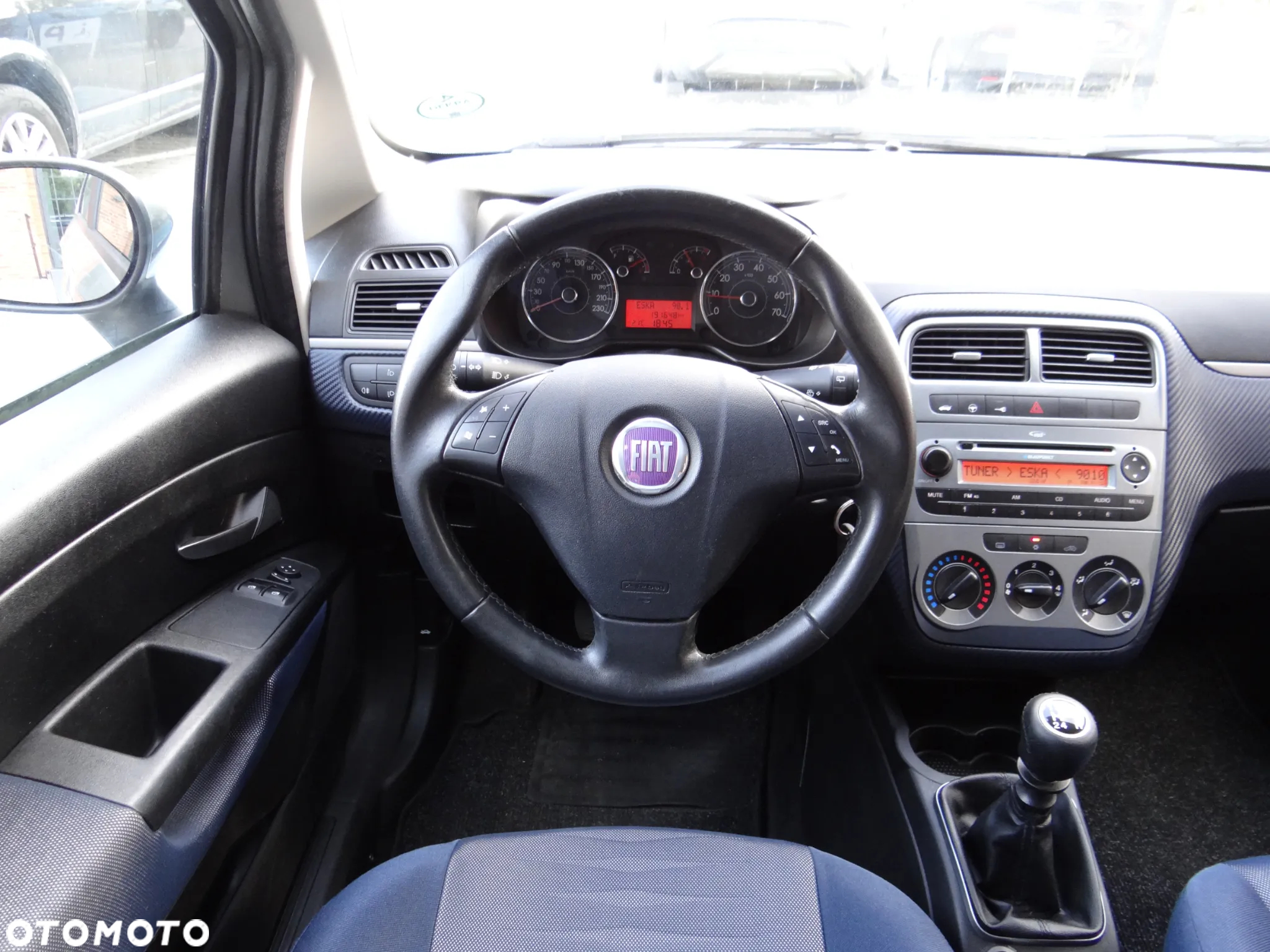 Fiat Punto 1.4 Young - 23