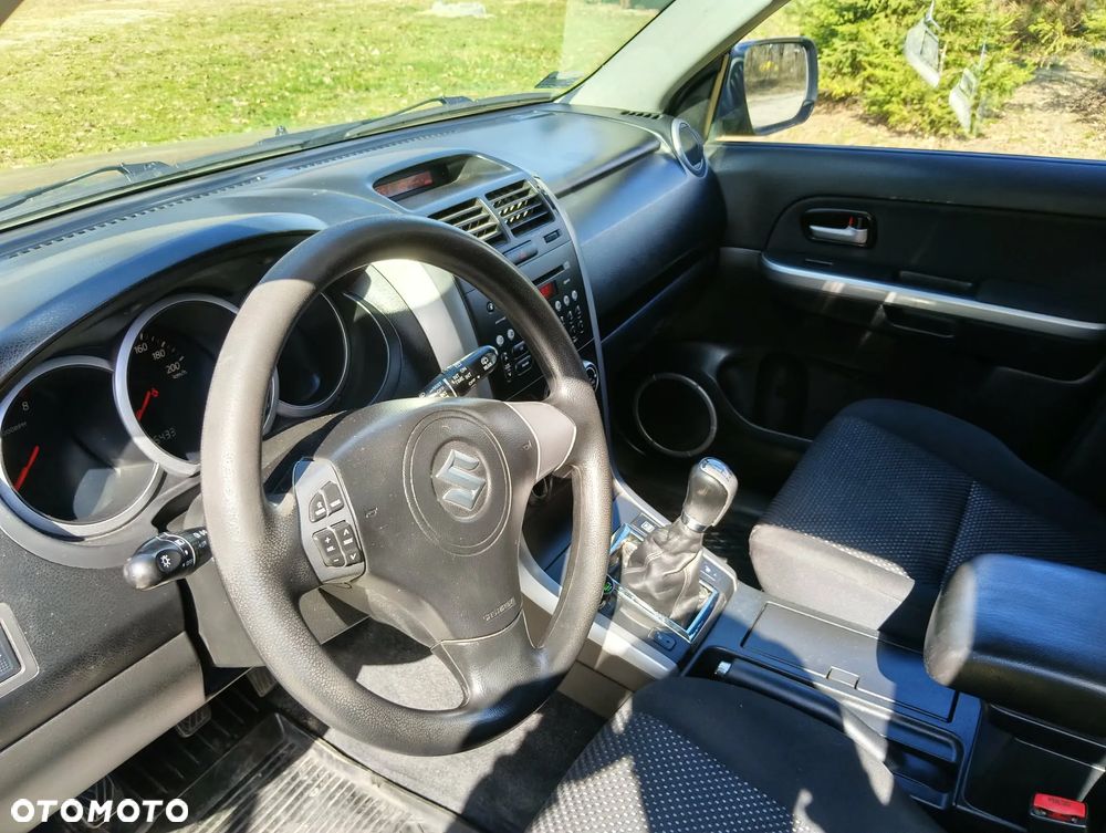 Suzuki Grand Vitara 2.0 Comfort - 6