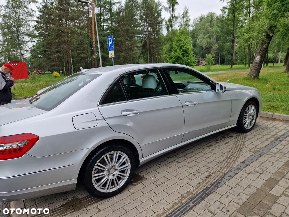 Mercedes-Benz Klasa E 220 CDI DPF BlueEFFICIENCY 7G-TRONIC Elegance - 25