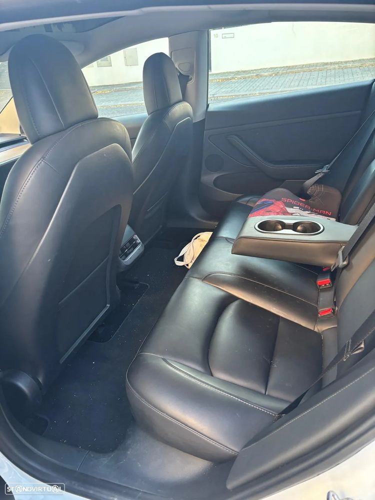 Tesla Model 3 - 8