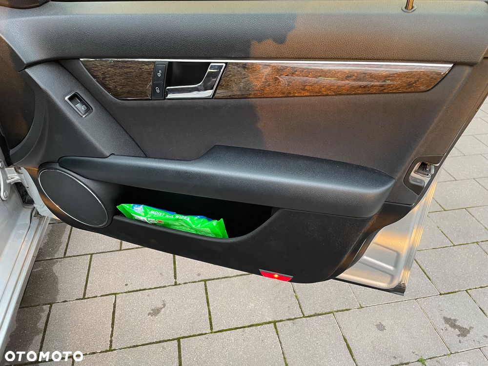 Mercedes-Benz Klasa C 220 CDI Elegance - 16