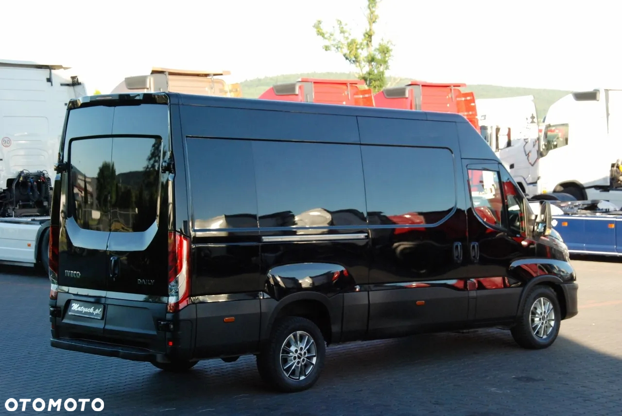Iveco DAILY 35-180 /  BLASZAK / 2022 ROK /  HI-MATIC / Full opcja / CZARNY METALIK /  SPROWADZONY / PO KONTRAKCIE SERWISOWYM - 7